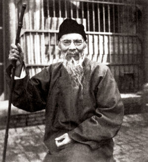 北平沦陷期间，齐白石停止卖画，闭门隐居铁栅屋